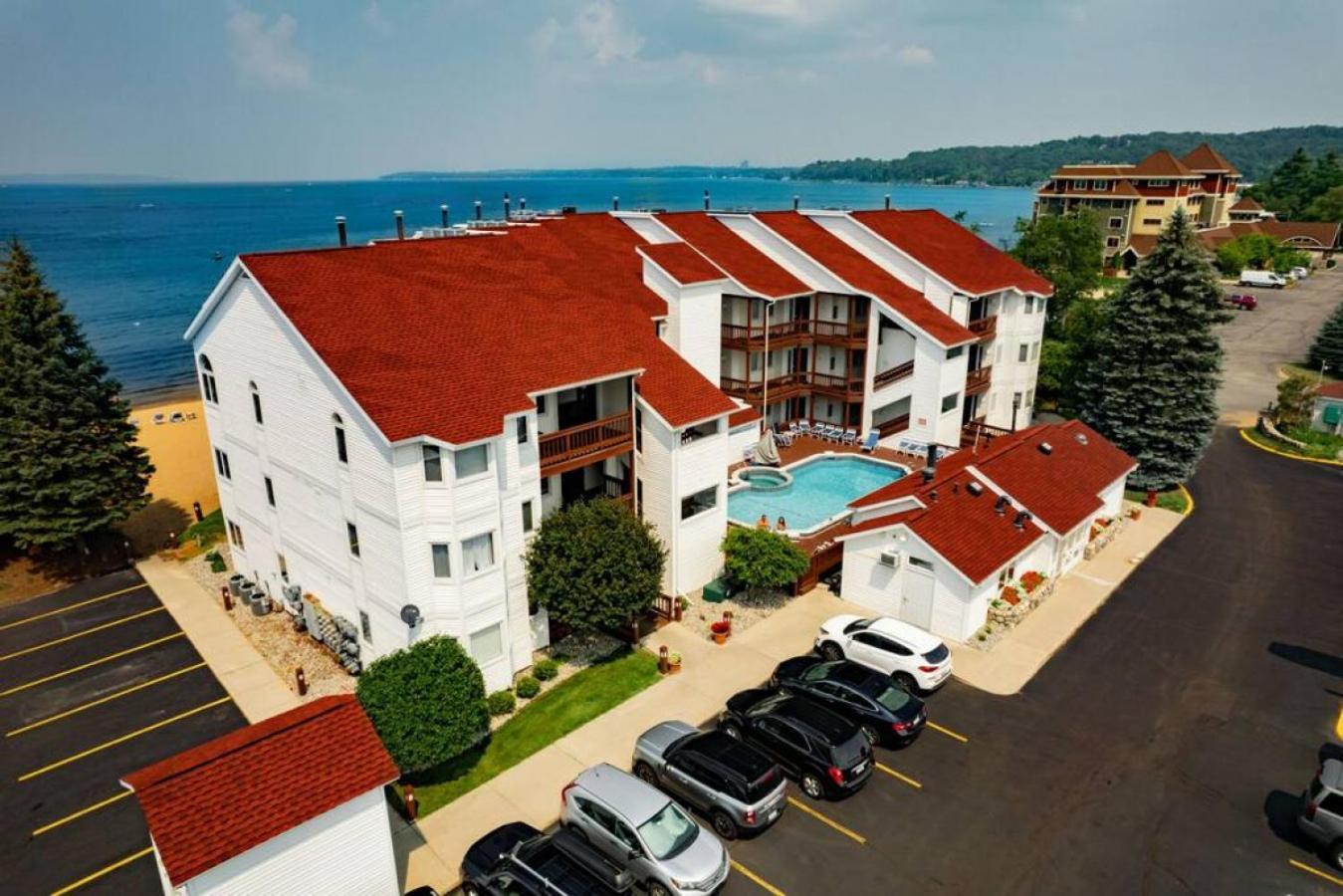 New Listing Beach Bliss 211! Stunning Bay View Траверс-Сити Экстерьер фото